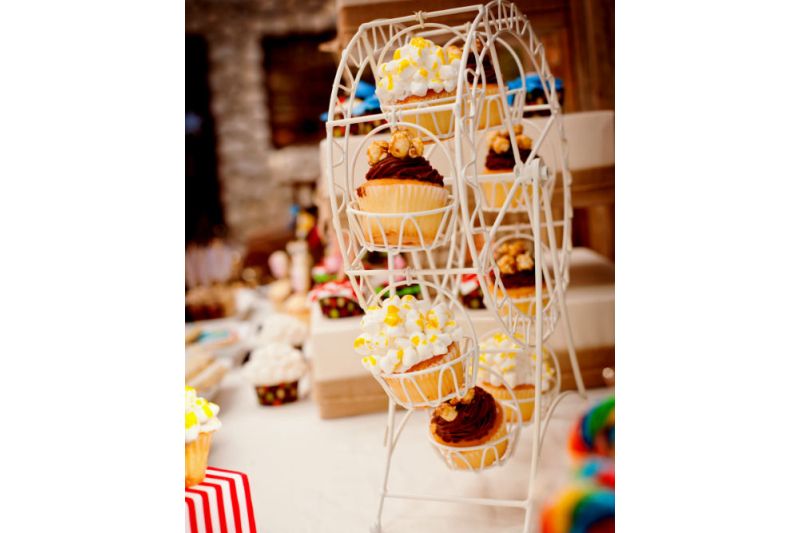 donald duck ferris wheel cupcake stand